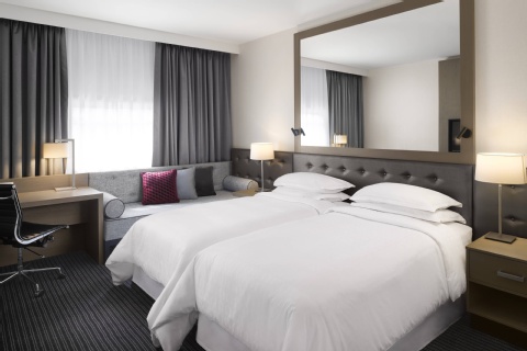 Sheraton Heathrow Hotel ,  UB7 0HJ near Heathrow Airport View Point 11