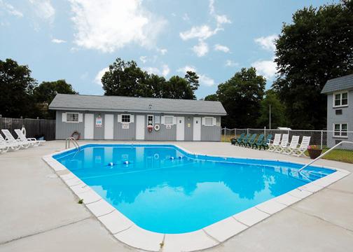 Econo Lodge Inn & Suites BDL , CT 06096 near Bradley International Airport View Point 3