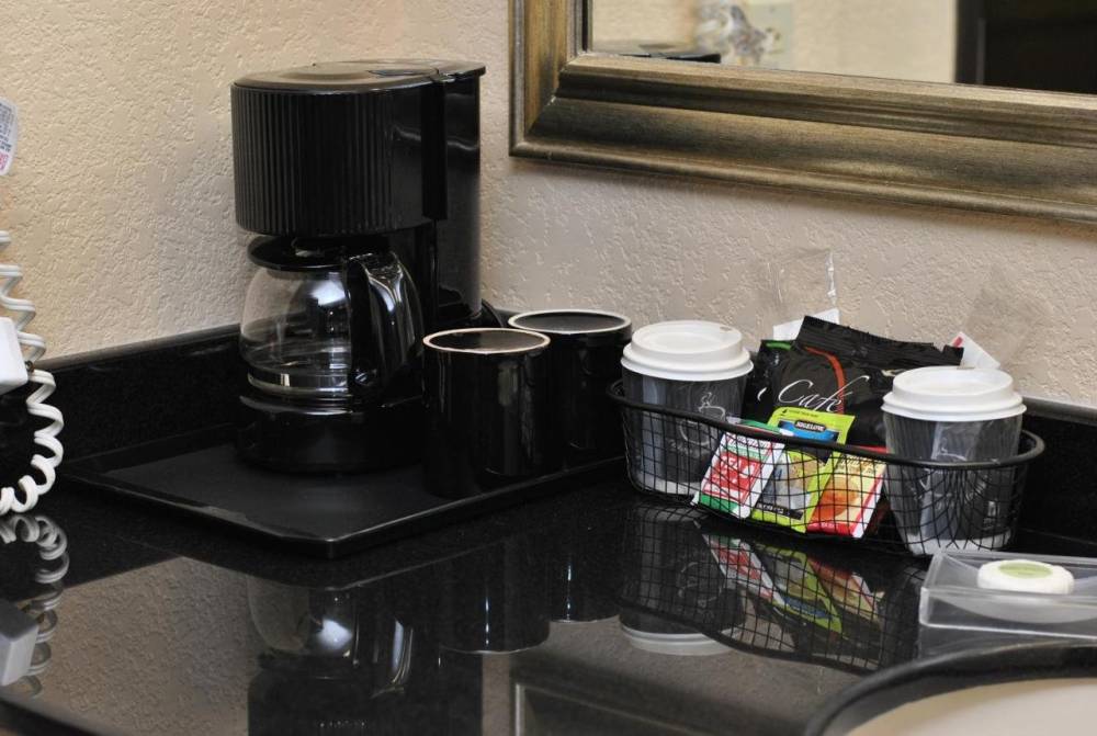 Atrium Hotel And Suites 1