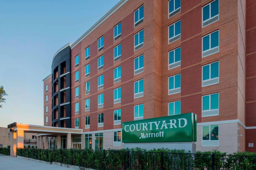 Courtyard By Marriott New York Queens Fresh Meadows