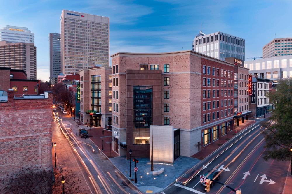 Courtyard By Marriott Richmond Downtown