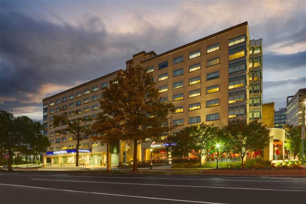 Doubletree By Hilton St. Louis Forest P