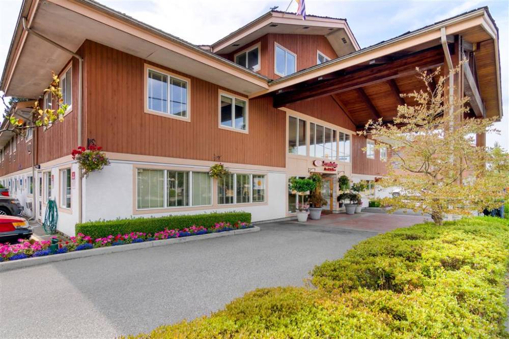 Econo Lodge Inn And Suites