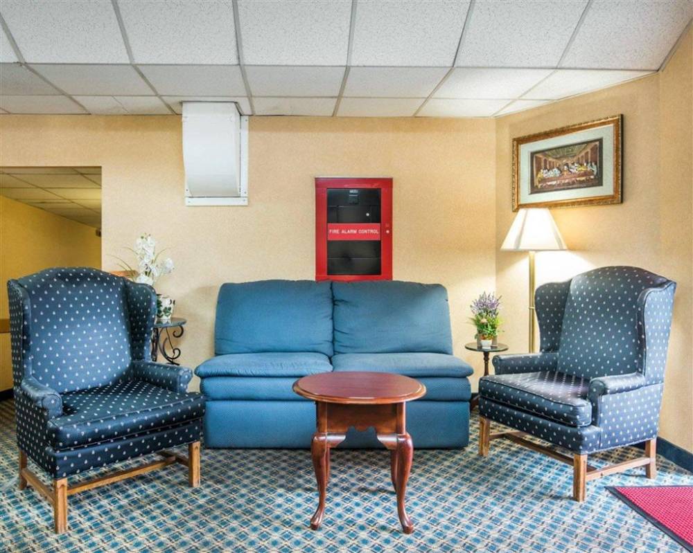 Econo Lodge Manchester 3