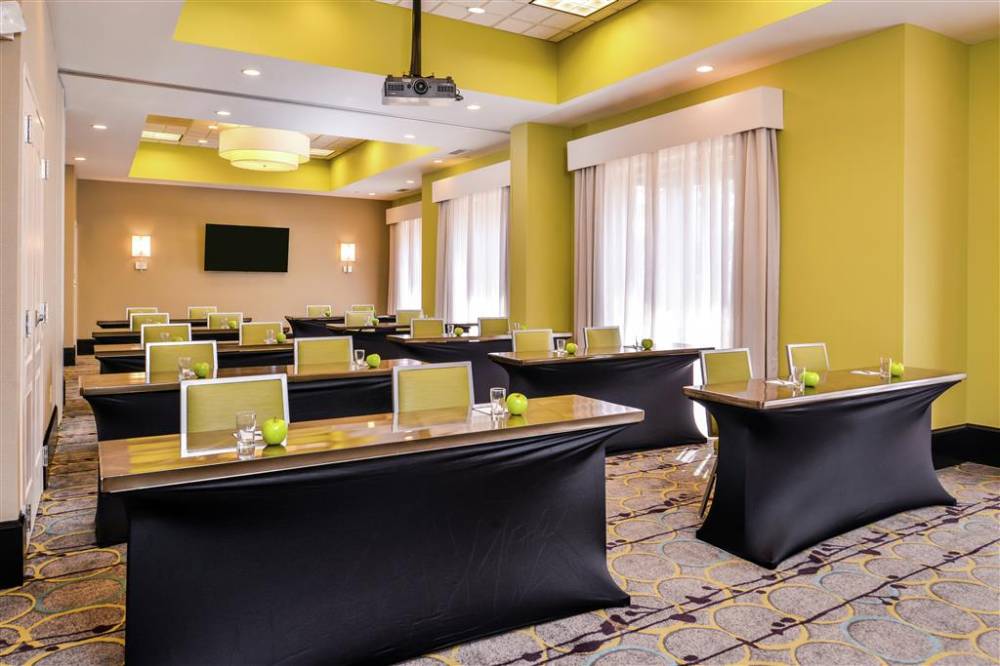 Hilton Garden Inn Jacksonville Downtown 2