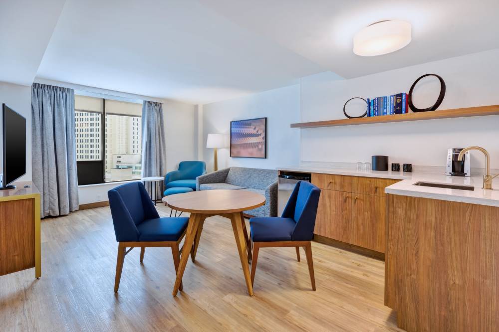 Hotel Indigo Downtown 10