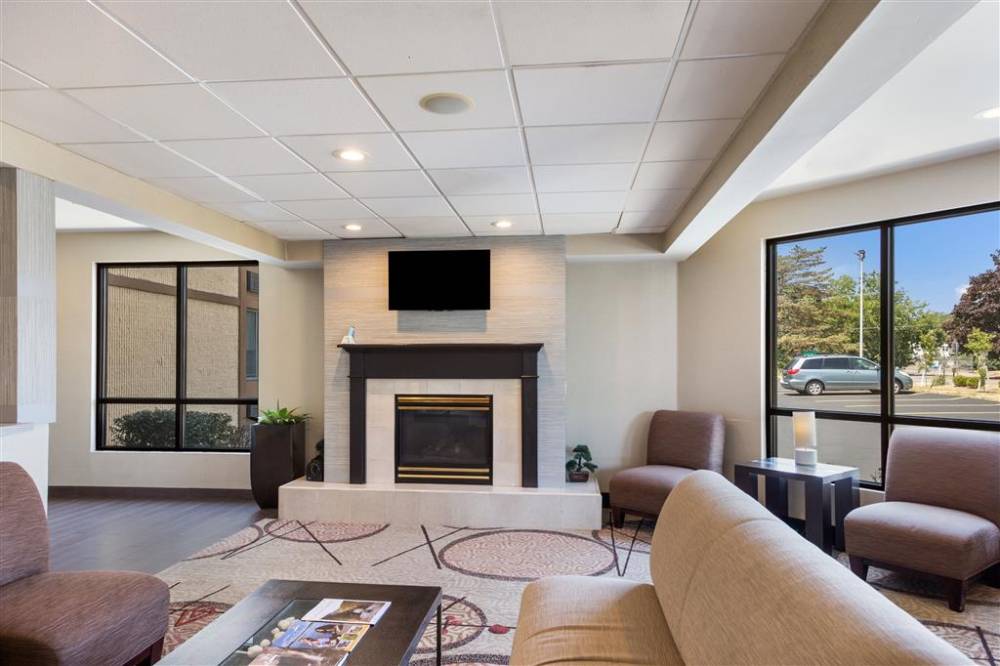Quality Inn Central 3
