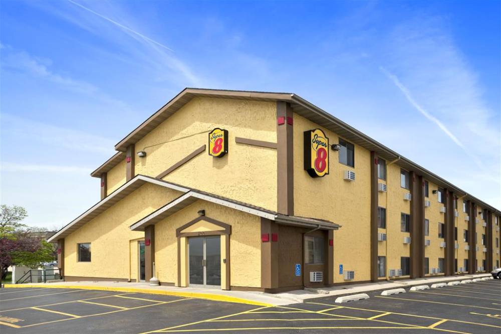 Super 8 By Wyndham Cedar Rapids