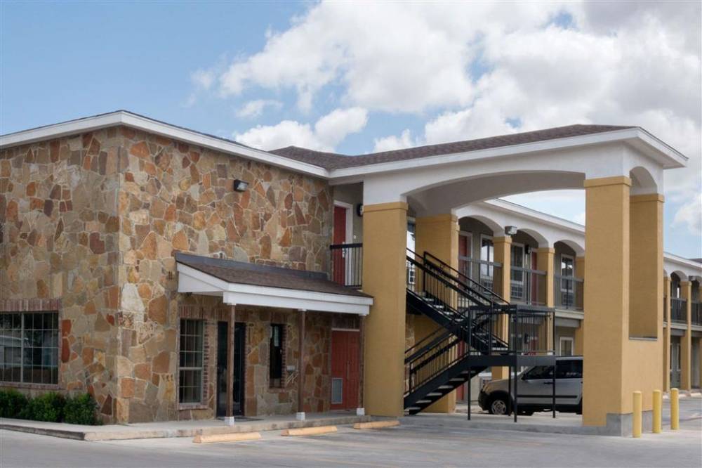 Super 8 By Wyndham San Antonio Near Fort Sam Houston